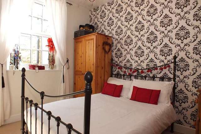  Image of 1 bedroom Ground Flat for sale in White Hart Walk Faringdon SN7 at Faringdon Faringdon, SN7 7JR