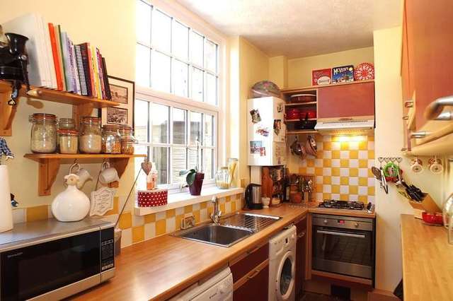  Image of 1 bedroom Ground Flat for sale in White Hart Walk Faringdon SN7 at Faringdon Faringdon, SN7 7JR