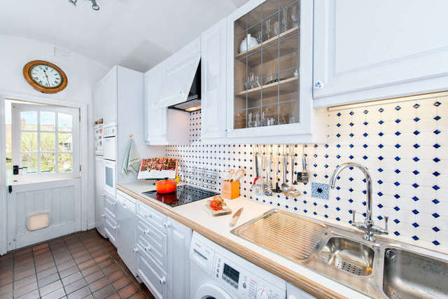  Image of 4 bedroom Terraced house for sale in Coach Lane Faringdon SN7 at Faringdon Oxfordshire, SN7 8AB