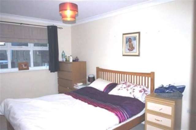  Image of 4 bedroom Detached house to rent in Fashoda Road Bromley BR2 at Bromley, BR2 9RF