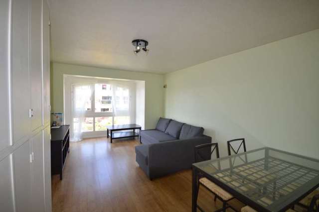  Image of 1 bedroom Apartment to rent in Felstead Gardens London E14 at Felstead Garden Canary Wharf London, E14 3BS
