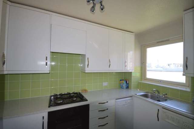  Image of 1 bedroom Apartment to rent in Felstead Gardens London E14 at Felstead Garden Canary Wharf London, E14 3BS
