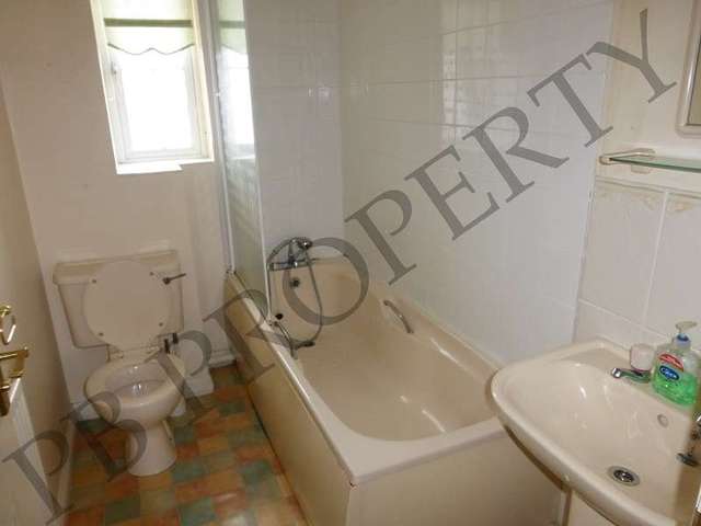  Image of 2 bedroom Terraced house to rent in Ffordd Melyn Mair Llansamlet Swansea SA7 at Ffordd Melyn Mair  Llansamlet, SA7 9WS