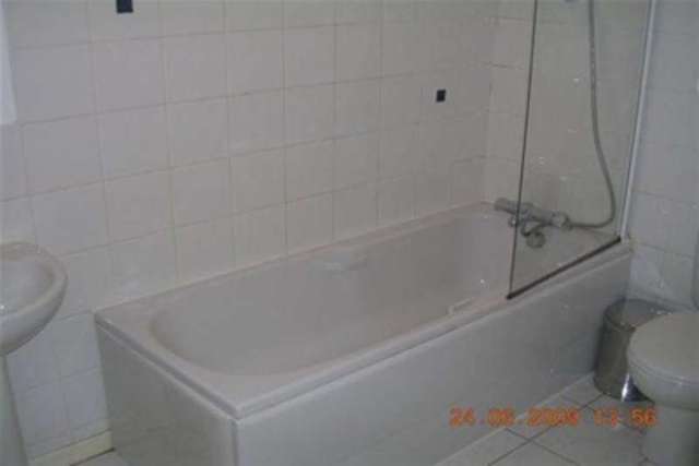  Image of 2 bedroom Flat to rent in Finlay Drive Dennistoun Glasgow G31 at Glasgow, G31 2LP