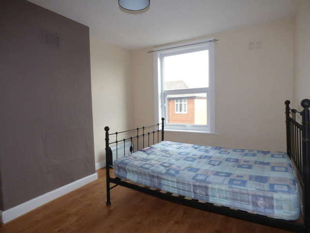 Image of 2 bedroom Terraced house to rent in Firth Mount Beeston Leeds LS11 at Beeston Leeds West Yorkshire, LS11 7HP