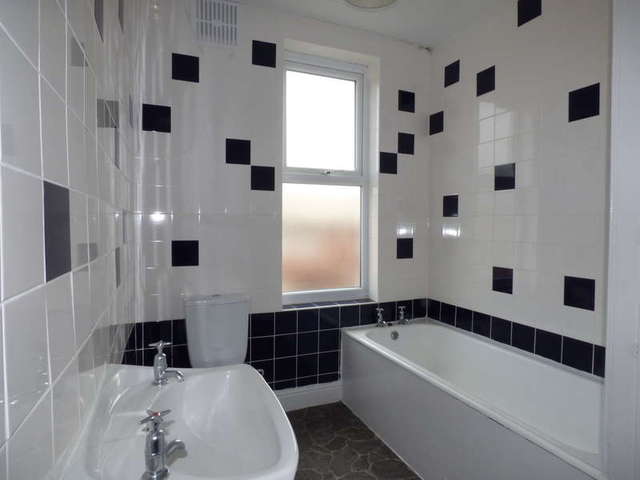 Image of 2 bedroom Terraced house to rent in Firth Mount Beeston Leeds LS11 at Beeston Leeds West Yorkshire, LS11 7HP