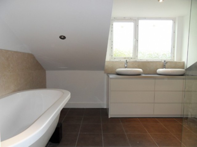  Image of 1 bedroom Flat to rent in Meanwood Road Leeds LS7 at Meanwood Road  Leeds, LS7 2LL