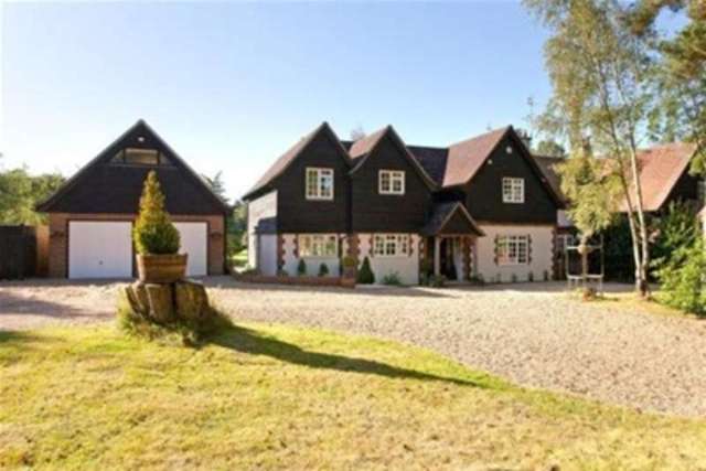  Image of 6 bedroom Detached house to rent in Forest Grange Horsham RH13 at Horsham, RH13 6HX
