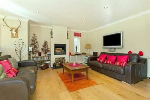  Image of 6 bedroom Detached house to rent in Forest Grange Horsham RH13 at Horsham, RH13 6HX