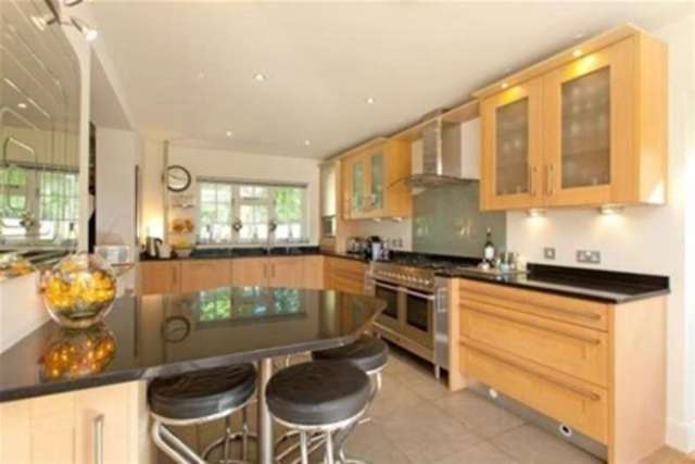  Image of 6 bedroom Detached house to rent in Forest Grange Horsham RH13 at Horsham, RH13 6HX