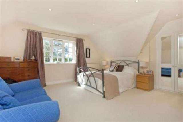 Image of 6 bedroom Detached house to rent in Forest Grange Horsham RH13 at Horsham, RH13 6HX