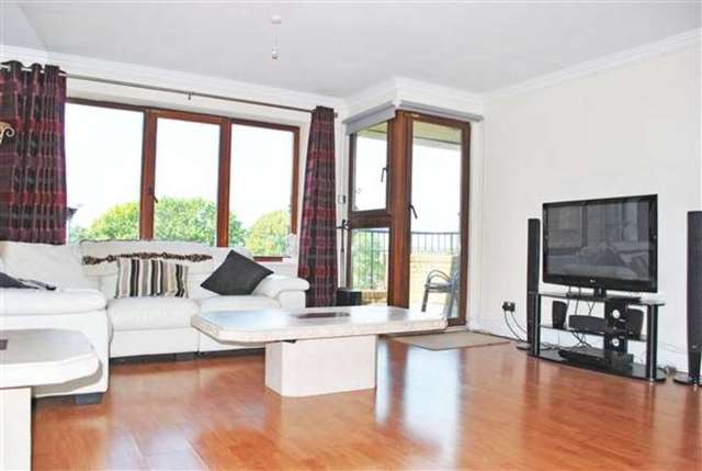  Image of 1 bedroom Apartment for sale in Epping New Road Buckhurst Hill IG9 at Buckhurst Hill, IG9 5TE