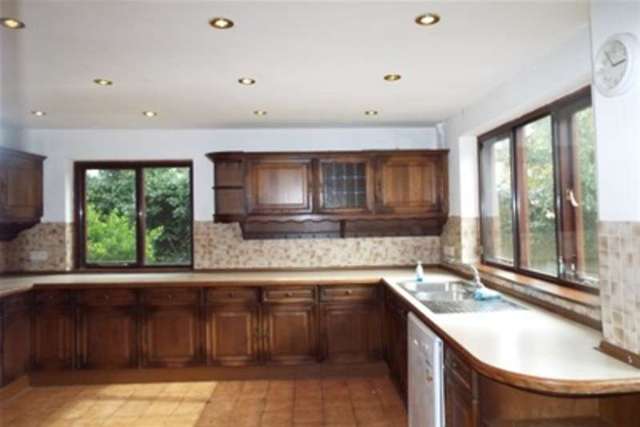  Image of 4 bedroom Detached house to rent in Forest Rise Kirby Muxloe Leicester LE9 at Leicester, LE9 2HQ