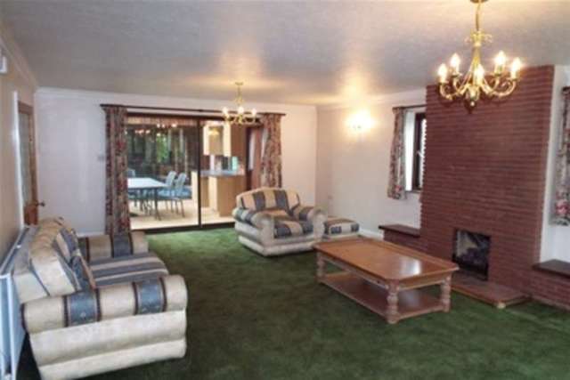  Image of 4 bedroom Detached house to rent in Forest Rise Kirby Muxloe Leicester LE9 at Leicester, LE9 2HQ