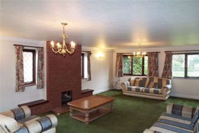  Image of 4 bedroom Detached house to rent in Forest Rise Kirby Muxloe Leicester LE9 at Leicester, LE9 2HQ