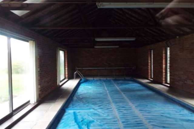  Image of 4 bedroom Detached house to rent in Forest Rise Kirby Muxloe Leicester LE9 at Leicester, LE9 2HQ