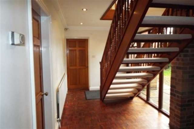  Image of 4 bedroom Detached house to rent in Forest Rise Kirby Muxloe Leicester LE9 at Leicester, LE9 2HQ