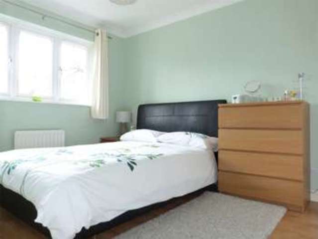  Image of 3 bedroom Semi-Detached house for sale in Francis Gardens Warfield Bracknell RG42 at Warfield Newell Green, RG42 3SX
