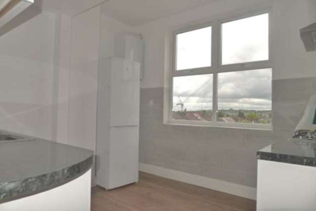  Image of 2 bedroom Flat to rent in Queens Parade Friern Barnet Road London N11 at Friern Barnet Road Friern Barnet London, N11 3DA