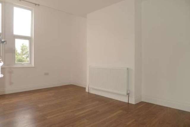  Image of 2 bedroom Flat to rent in Queens Parade Friern Barnet Road London N11 at Friern Barnet Road Friern Barnet London, N11 3DA