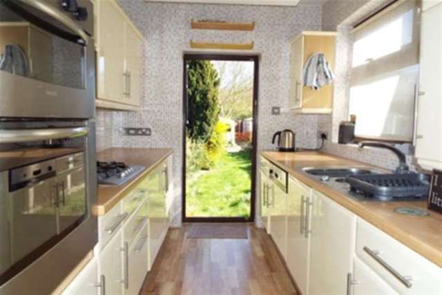  Image of 3 bedroom Detached house to rent in Frimley Avenue Hornchurch RM11 at Hornchurch, RM11 3PX