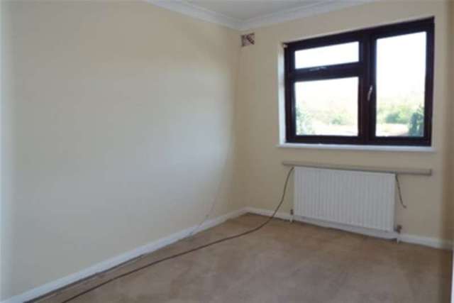  Image of 3 bedroom Detached house to rent in Frimley Avenue Hornchurch RM11 at Hornchurch, RM11 3PX