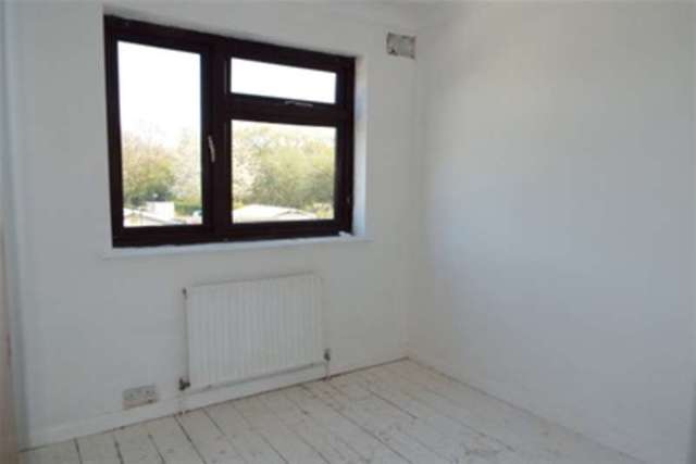  Image of 3 bedroom Detached house to rent in Frimley Avenue Hornchurch RM11 at Hornchurch, RM11 3PX