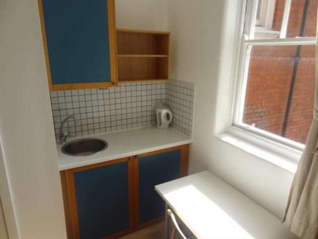  Image of Studio flat to rent in Fulham Palace Road London W6 at Fulham Palace Road Hammersmith London, W6 9HH