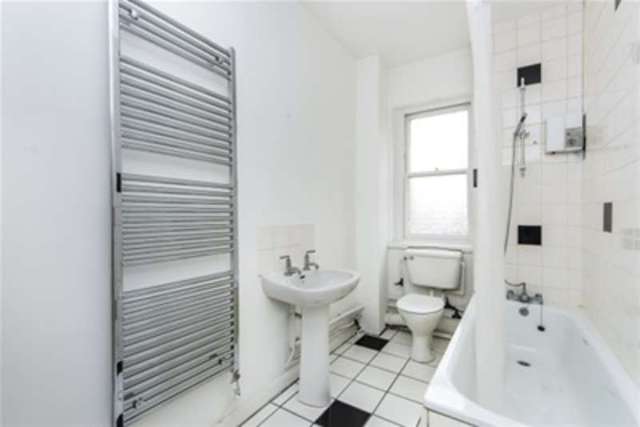  Image of 3 bedroom Flat to rent in Fulham Road London SW6 at London, SW6 5UQ