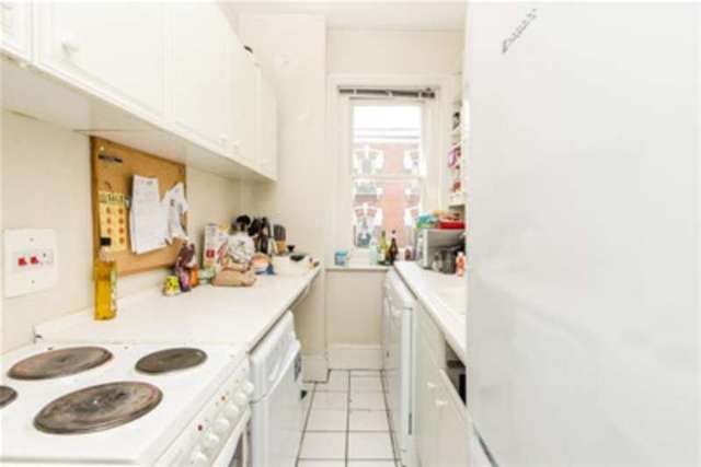  Image of 3 bedroom Flat to rent in Fulham Road London SW6 at London, SW6 5UQ