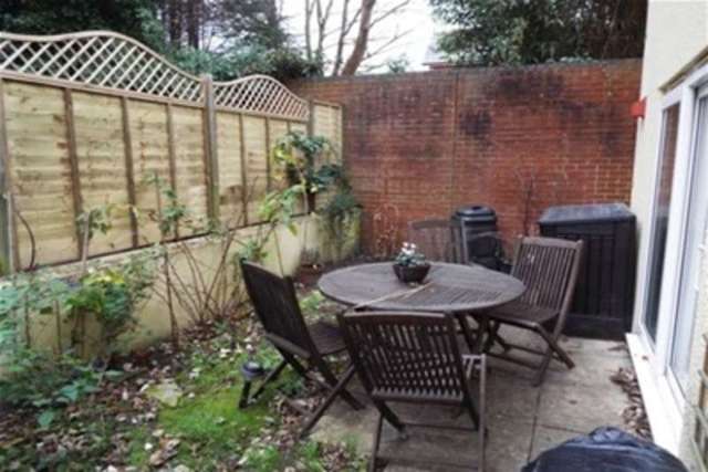  Image of 2 bedroom Flat to rent in Westbourne Park Road Westbourne Bournemouth BH4 at Bournemouth, BH4 8HG