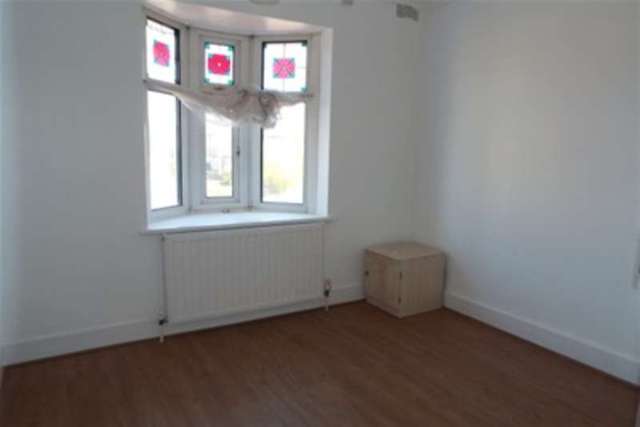  Image of 4 bedroom Detached house to rent in Balgores Lane Gidea Park Romford RM2 at Romford, RM2 6BS