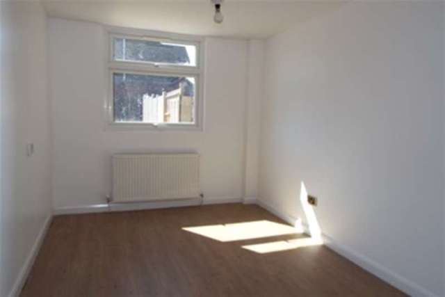  Image of 4 bedroom Detached house to rent in Balgores Lane Gidea Park Romford RM2 at Romford, RM2 6BS