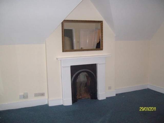  Image of 2 bedroom Flat to rent in Gleneldon Road London SW16 at Streatham, SW16 2BH