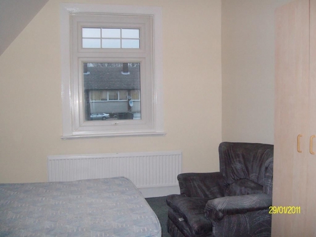  Image of 2 bedroom Flat to rent in Gleneldon Road London SW16 at Streatham, SW16 2BH