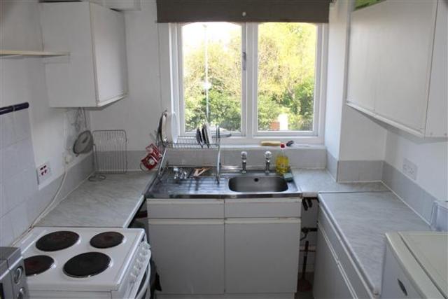  Image of Studio flat to rent in Glenville Grove London SE8 at Deptford High Street, SE8 4BJ