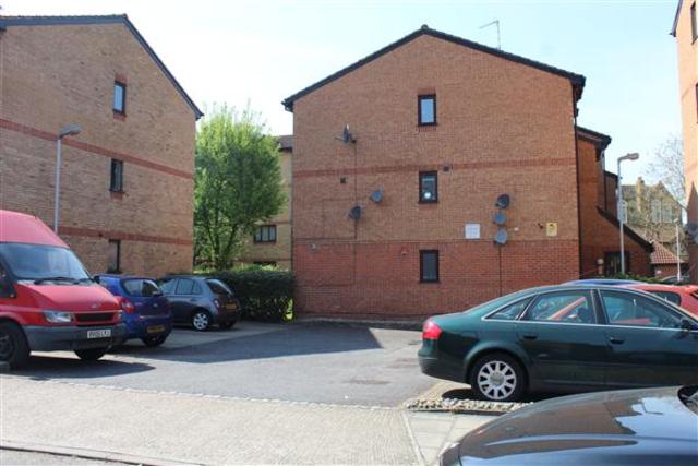  Image of Studio flat to rent in Glenville Grove London SE8 at Deptford High Street, SE8 4BJ