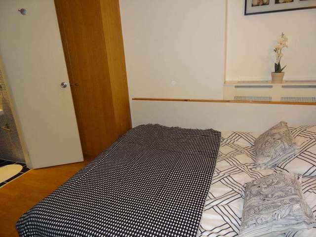  Image of Flat to rent in Gloucester Street London SW1V at Gloucester Street Pimlico London, SW1V 2DB