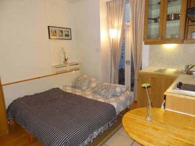  Image of Flat to rent in Gloucester Street London SW1V at Gloucester Street Pimlico London, SW1V 2DB