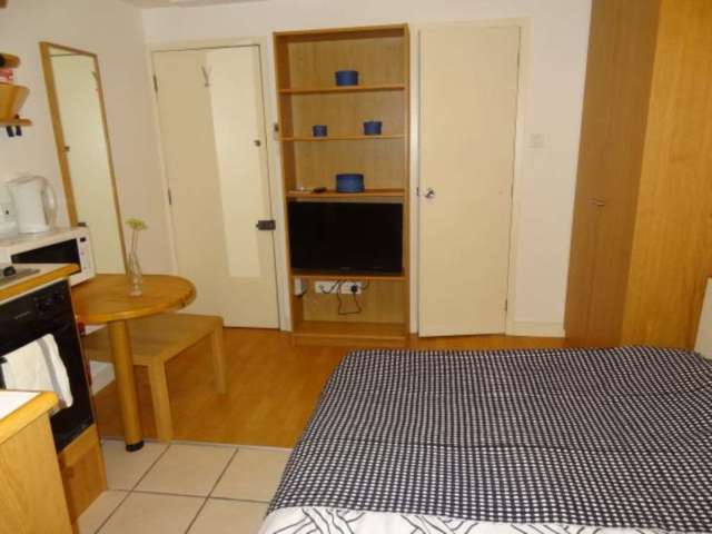  Image of Flat to rent in Gloucester Street London SW1V at Gloucester Street Pimlico London, SW1V 2DB