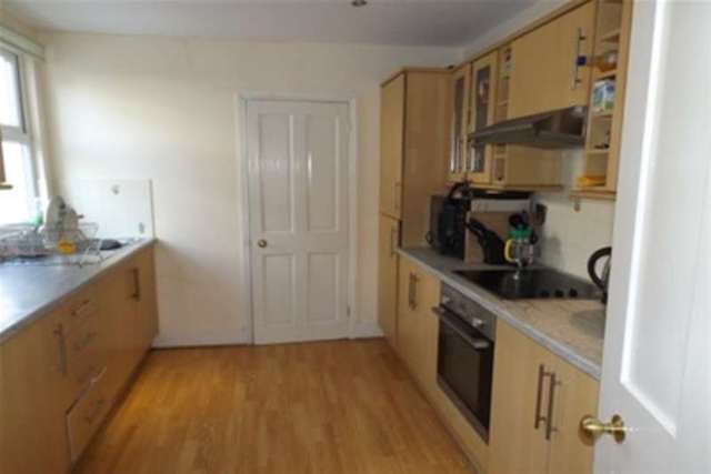  Image of 3 bedroom Terraced house to rent in Gordon Road Brighton BN1 at Brighton, BN1 6PE