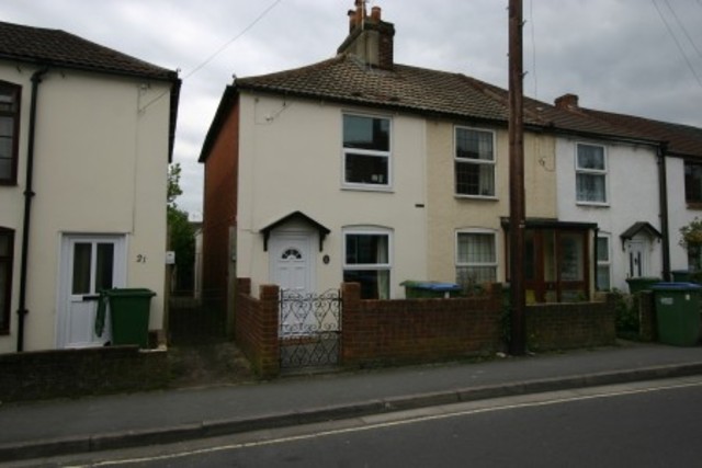  Image of 2 bedroom Semi-Detached house to rent in Gordon Road Fareham PO16 at Fareham Hampshire, PO16 7TN
