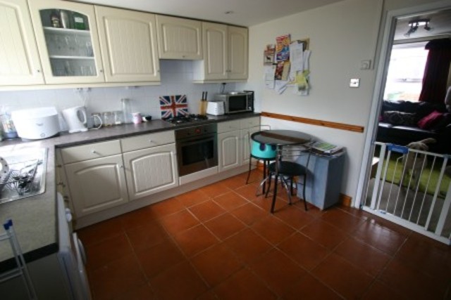  Image of 2 bedroom Semi-Detached house to rent in Gordon Road Fareham PO16 at Fareham Hampshire, PO16 7TN