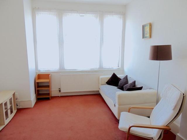  Image of 1 bedroom Flat to rent in Gowlett Road London SE15 at Peckham, SE15 4HX