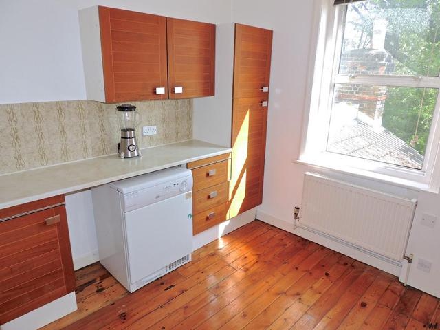  Image of 1 bedroom Flat to rent in Gowlett Road London SE15 at Peckham, SE15 4HX