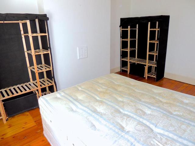  Image of 1 bedroom Flat to rent in Gowlett Road London SE15 at Peckham, SE15 4HX