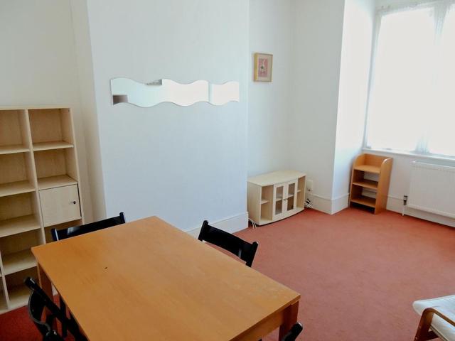  Image of 1 bedroom Flat to rent in Gowlett Road London SE15 at Peckham, SE15 4HX