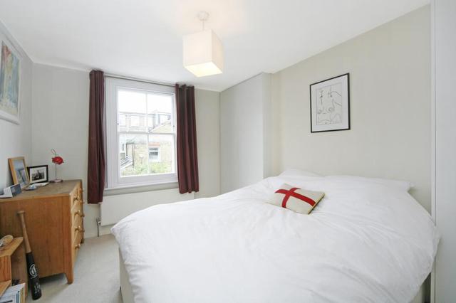  Image of 1 bedroom Flat to rent in Grandison Road London SW11 at Grandison Road  London, SW11 6LW
