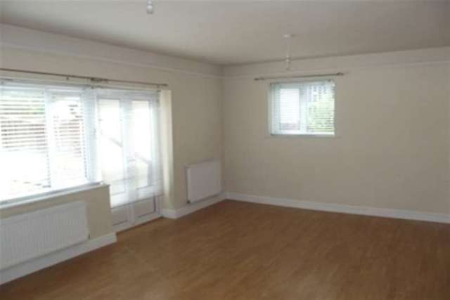  Image of 3 bedroom Semi-Detached house to rent in Grange Avenue Street BA16 at Street, BA16 9PF