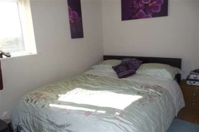  Image of 3 bedroom Semi-Detached house to rent in Grange Avenue Street BA16 at Street, BA16 9PF
